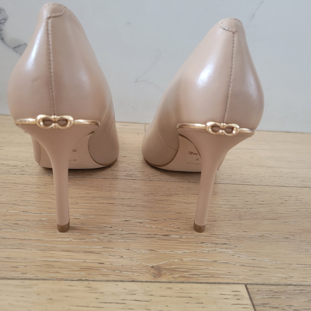 Coach Wiley Pump. Nude. Size 6.